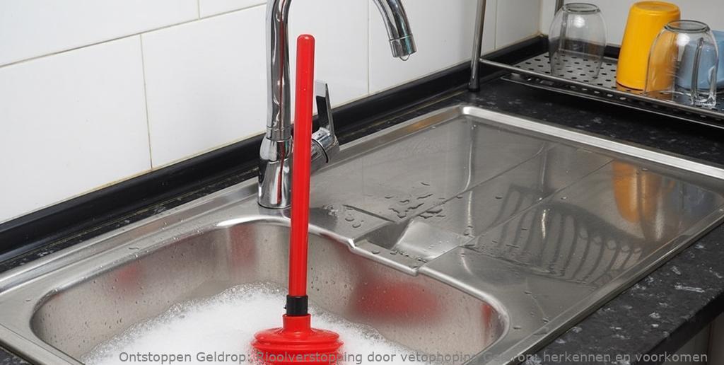 Rioolverstopping door vetophoping Geldrop: herkennen en voorkomen